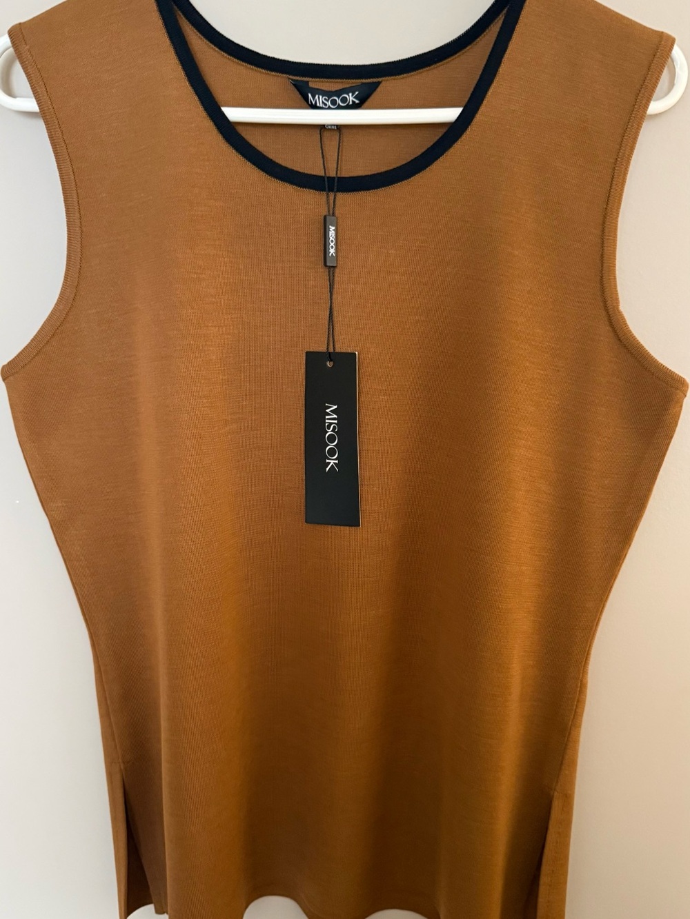NWT $148 Misook Classic Knit Shell Tank Top Caramel Chestnut Black Trim Small